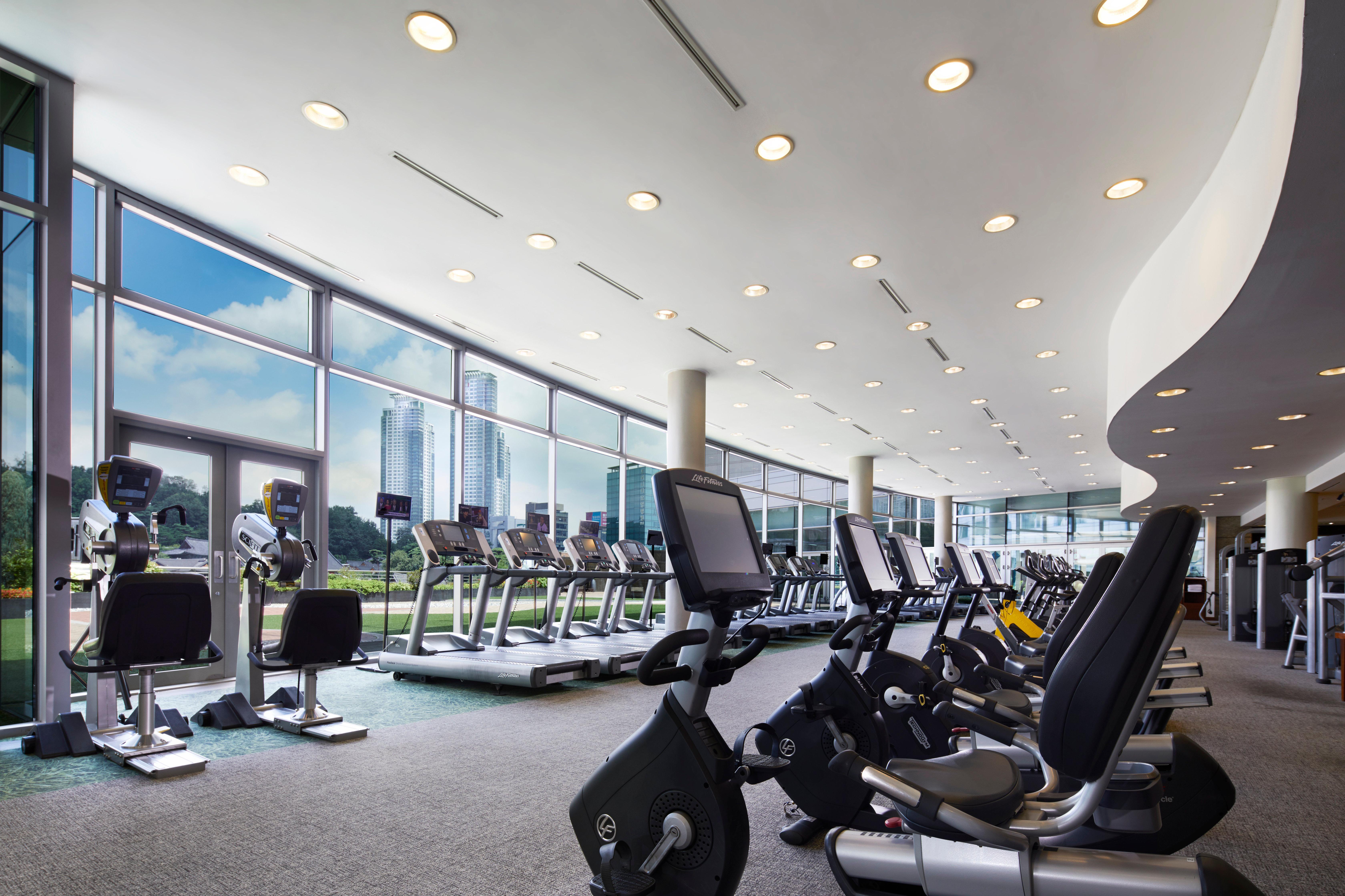 فندق إنتركونتيننتال سيول كويكس المظهر الخارجي الصورة The gym at the Ritz-Carlton, Singapore